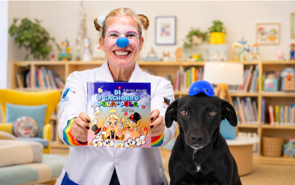 Gabi Roncatti transforma histórias reais vividas com seus cachorros em literatura de acolhimento